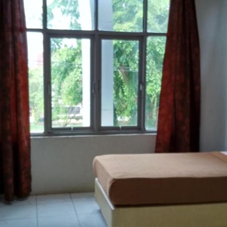 Hotel Anggrek Aceh Банда-Ачех Экстерьер фото